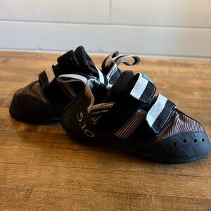 Adidas 5.10 rock climbing shoes size 6